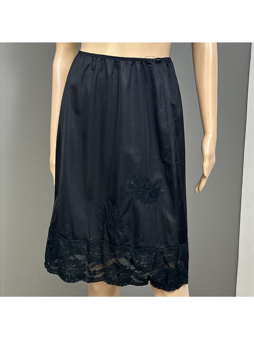 Vintage Charmode Half Slip Medium Black Nylon Wide Lace Appliques Pillow Tab USA
